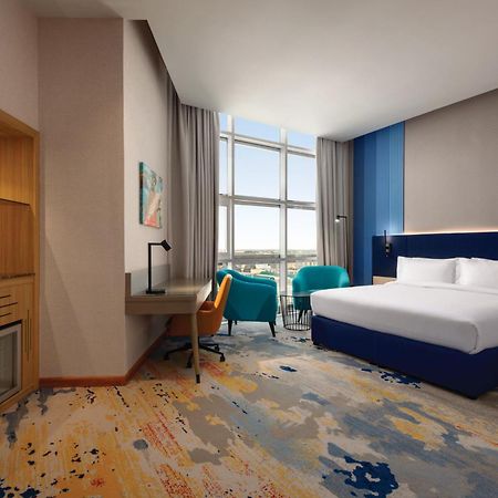 La Quinta By Wyndham Abu Dhabi Al Wahda Hotel Bagian luar foto