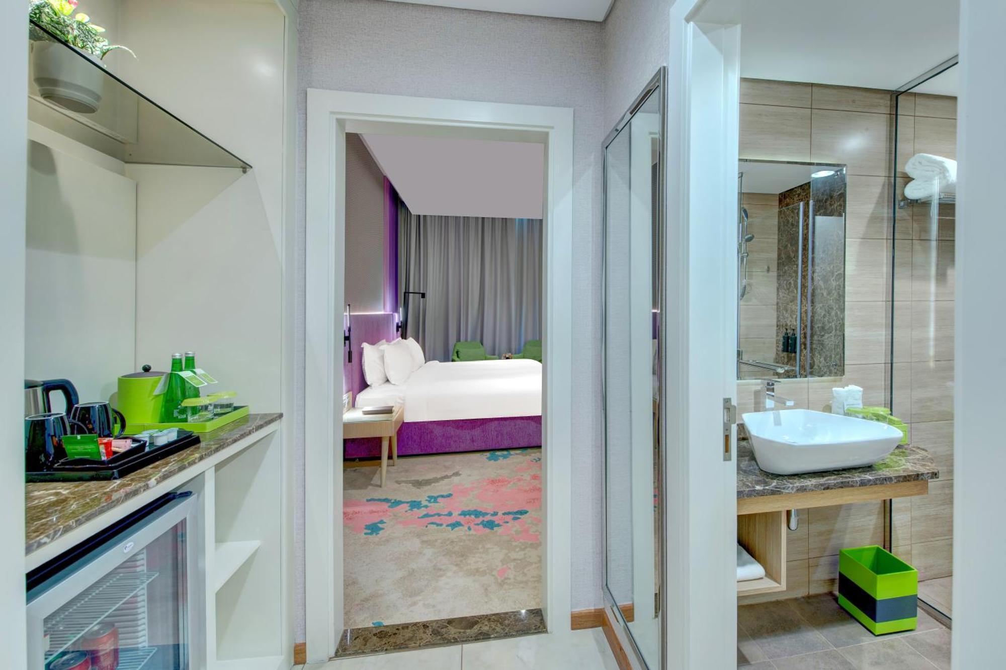 La Quinta By Wyndham Abu Dhabi Al Wahda Hotel Bagian luar foto