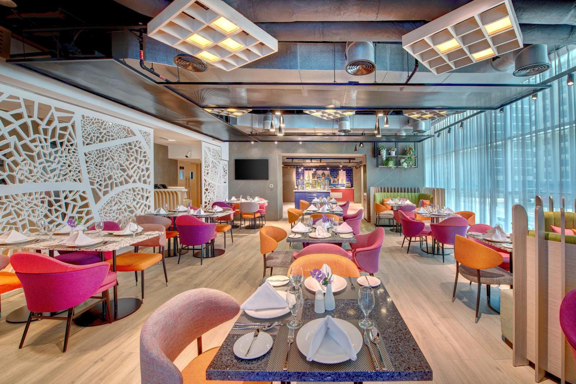 La Quinta By Wyndham Abu Dhabi Al Wahda Hotel Bagian luar foto
