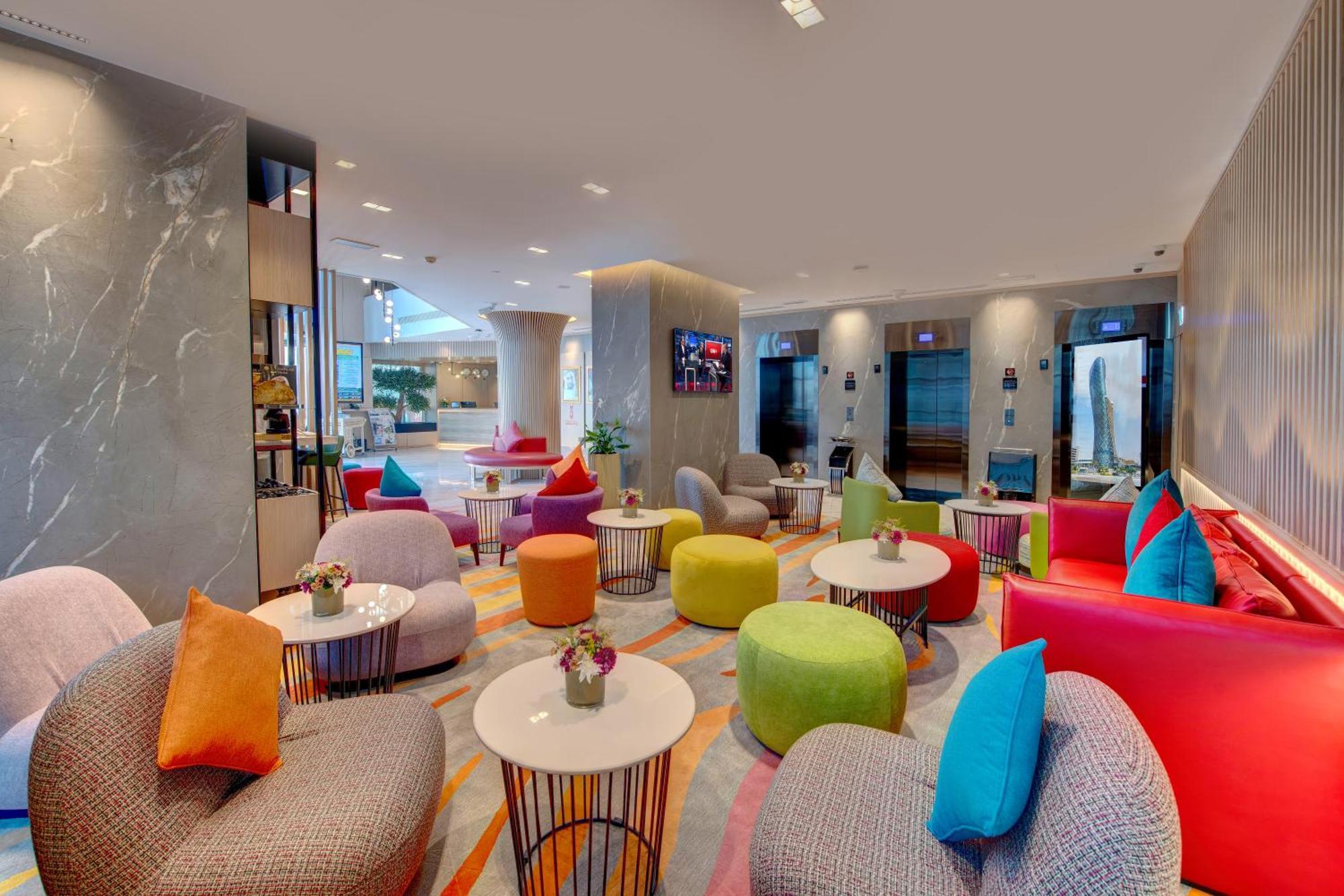 La Quinta By Wyndham Abu Dhabi Al Wahda Hotel Bagian luar foto