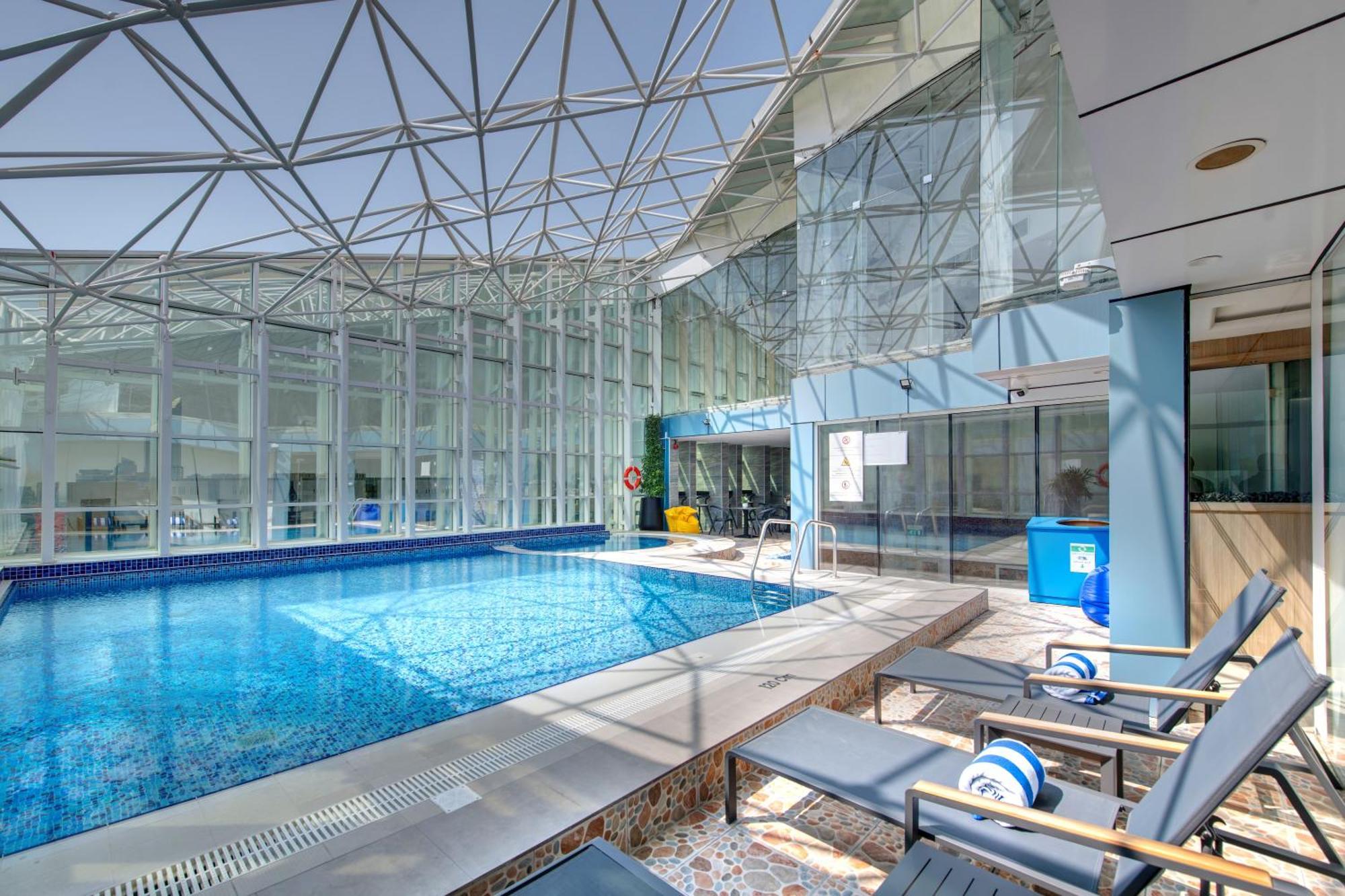 La Quinta By Wyndham Abu Dhabi Al Wahda Hotel Bagian luar foto