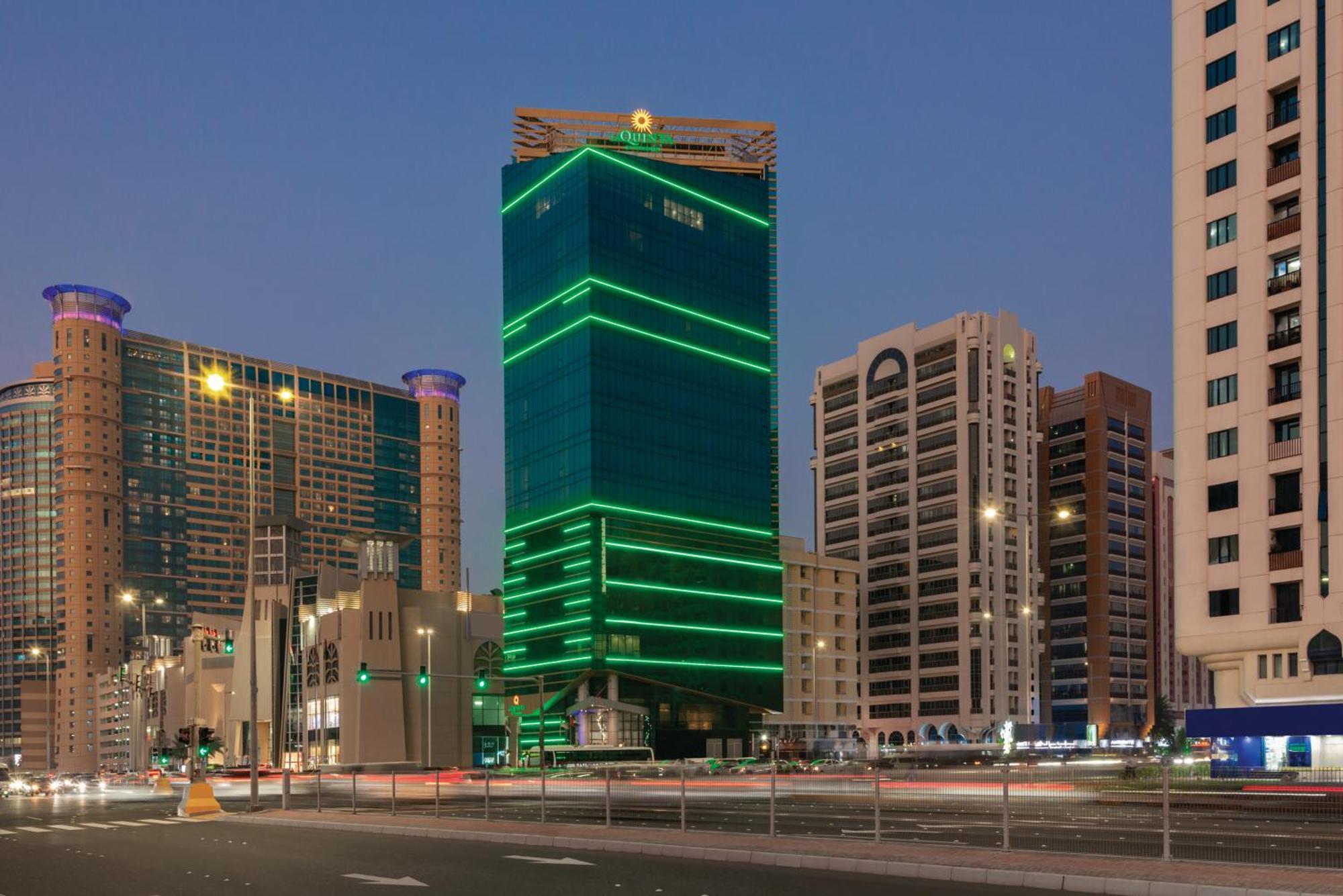 La Quinta By Wyndham Abu Dhabi Al Wahda Hotel Bagian luar foto