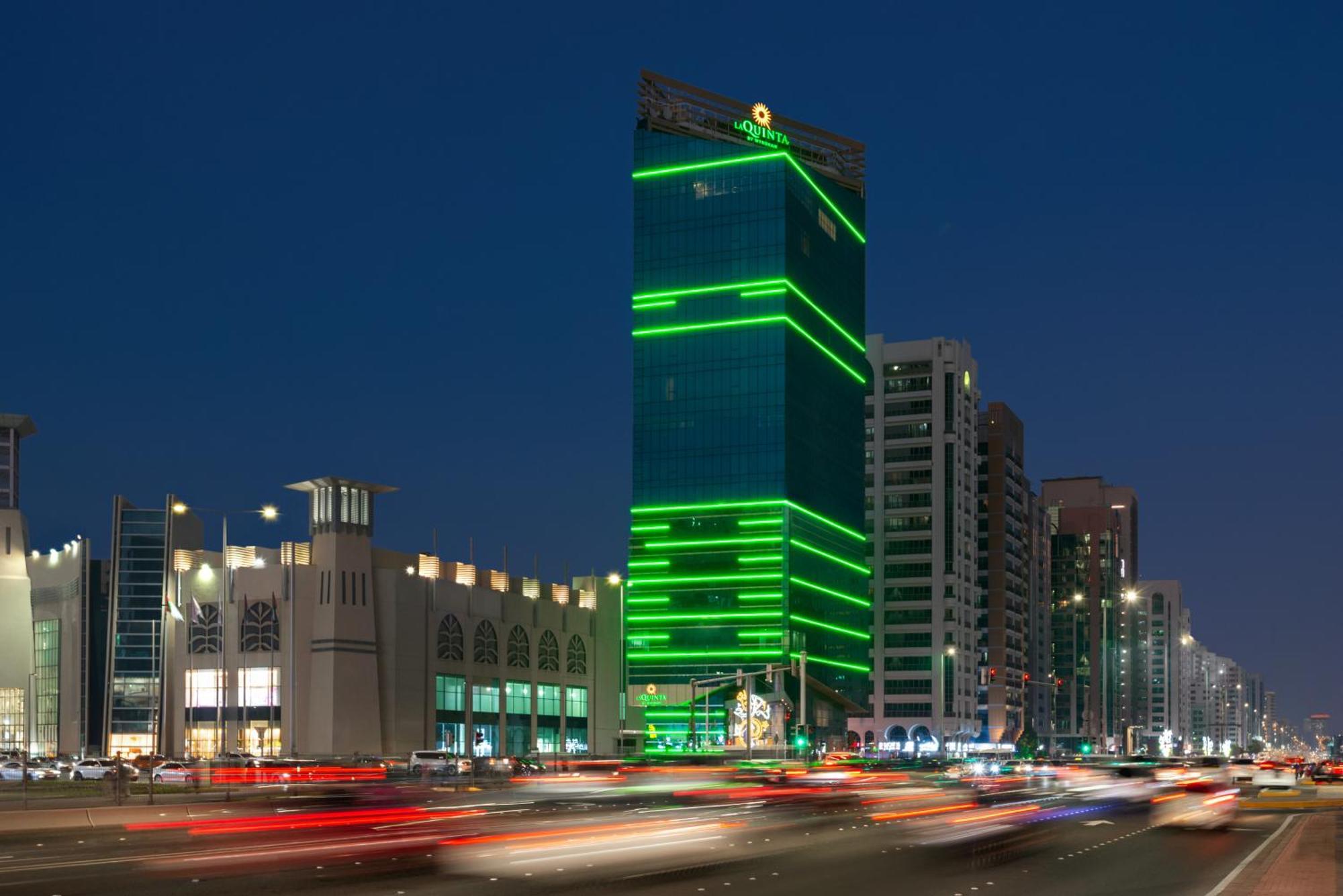 La Quinta By Wyndham Abu Dhabi Al Wahda Hotel Bagian luar foto