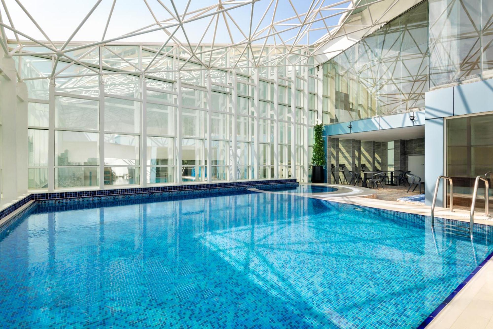 La Quinta By Wyndham Abu Dhabi Al Wahda Hotel Bagian luar foto