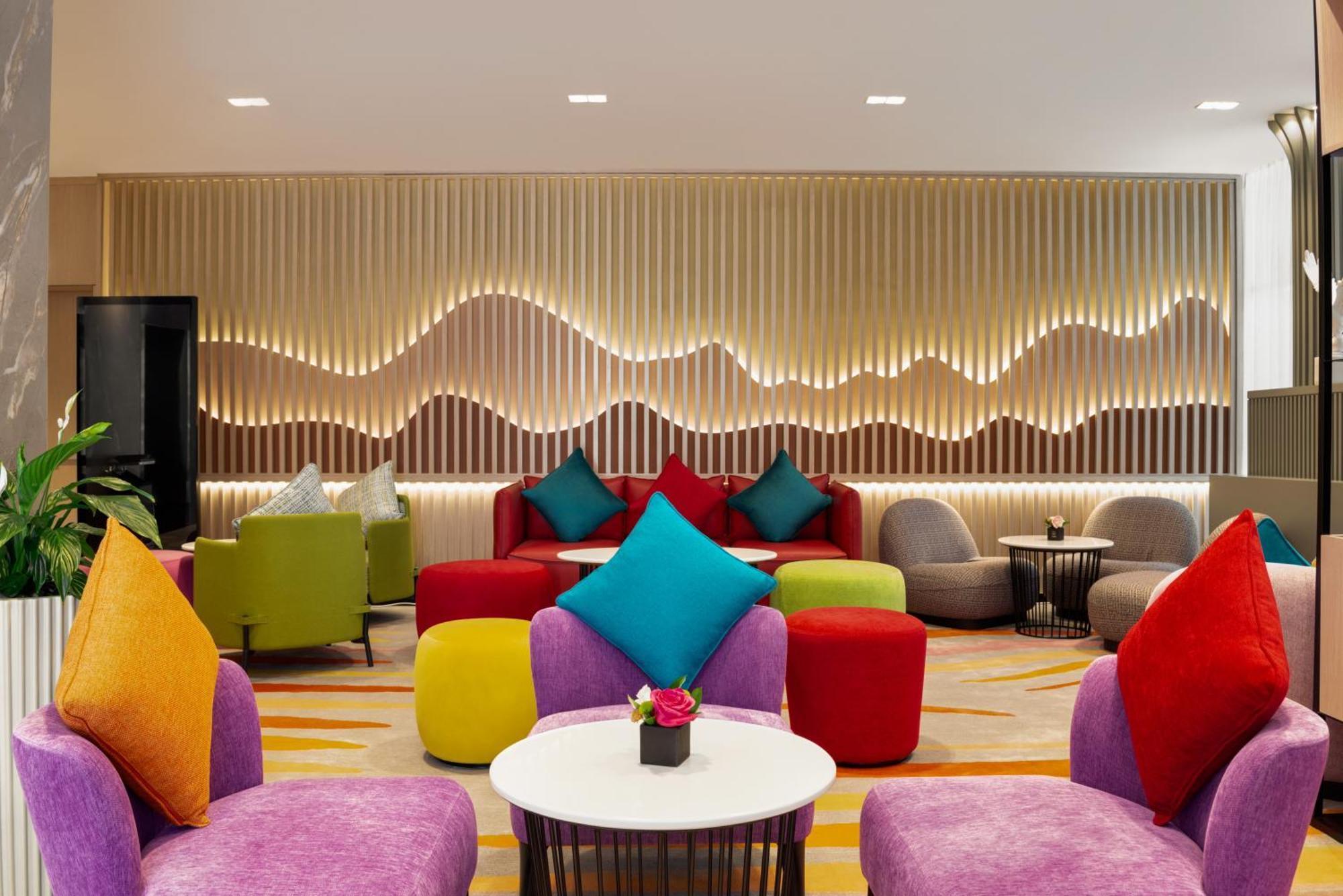 La Quinta By Wyndham Abu Dhabi Al Wahda Hotel Bagian luar foto