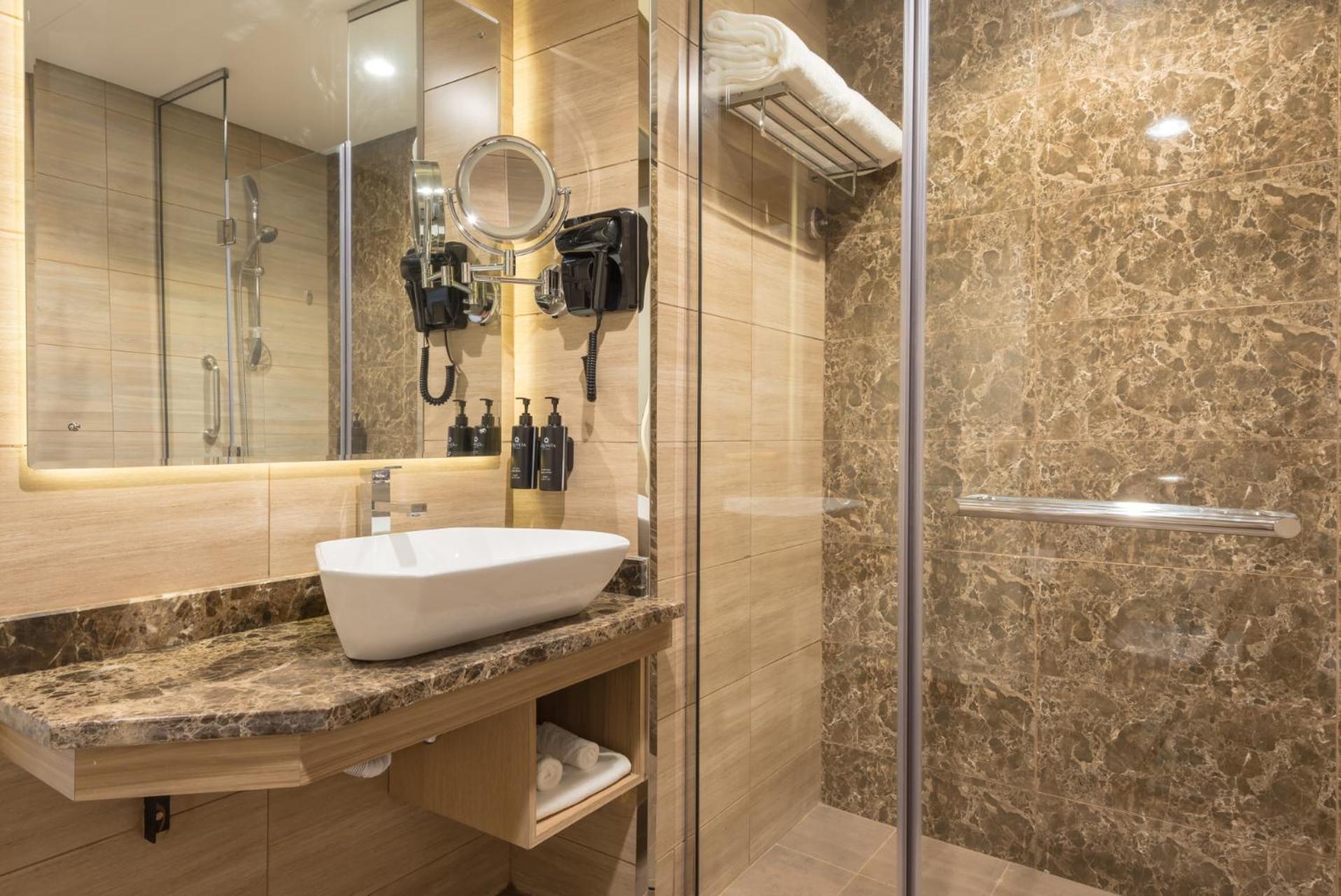 La Quinta By Wyndham Abu Dhabi Al Wahda Hotel Bagian luar foto